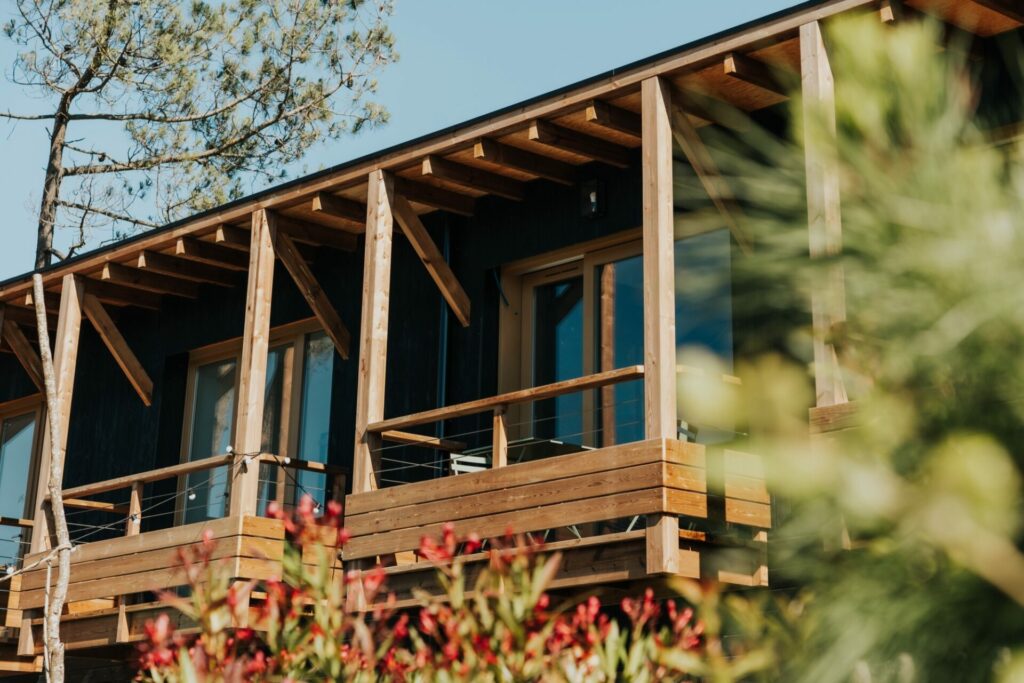 Kaze Océan The Originals Hotels, résidence hôtelière 3*** au Cap Ferret - La Guinguette des Copains - Architecture bois - Maisons et appartements de vacances